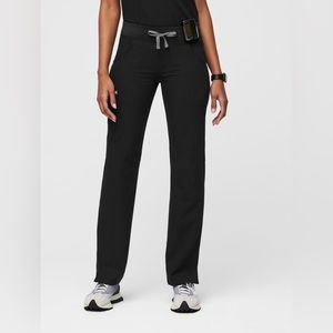 Figs. Black Womens Kade cargo pant size small